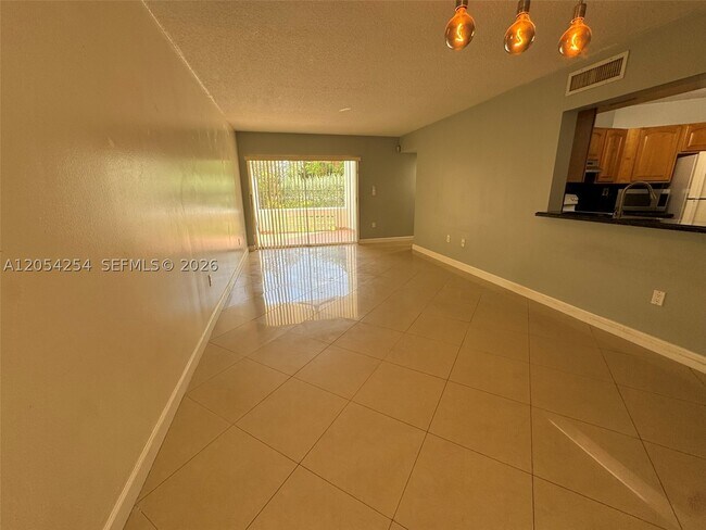 Building Photo - 9711 Fontainebleau Blvd