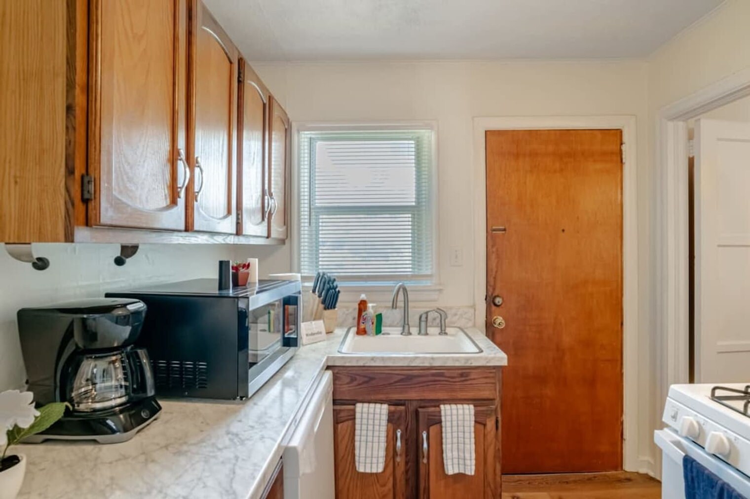 Building Photo - 2861 Potter Dr