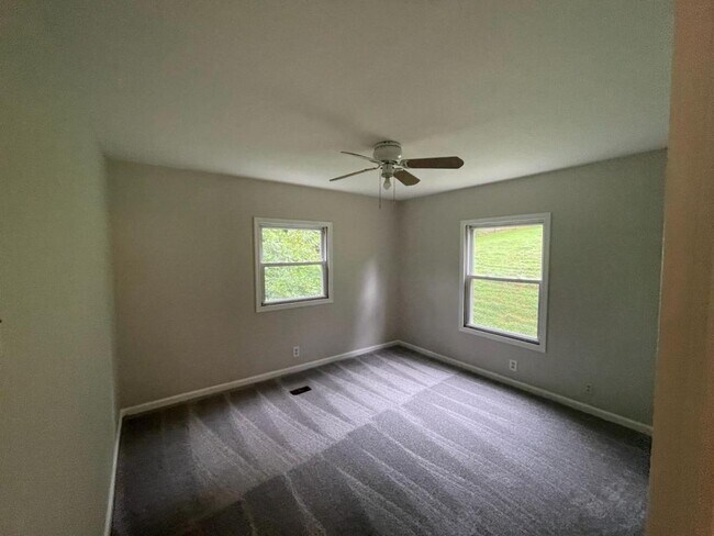 Building Photo - 713 Bair Rd