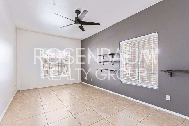 Building Photo - Gorgeous 3-bedrooms, 2-baths home in the d...