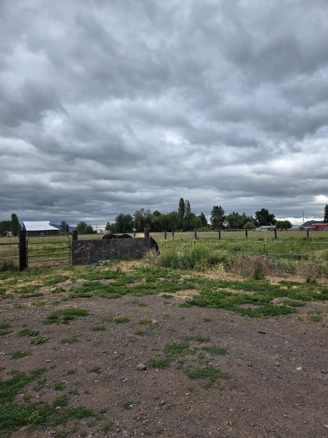 Building Photo - 12817 Highway 66