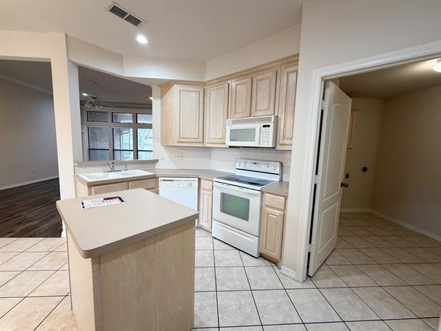 Building Photo - 708 Nandina Way