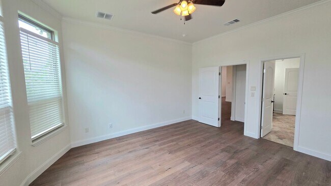 Building Photo - 2206 Hartley Dr