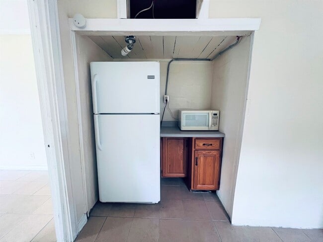 Building Photo - Efficiency unit for rent in Lake Wales