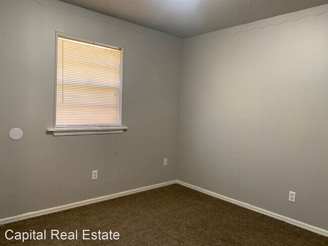 Building Photo - 3 br, 1.5 bath House - 1609 N. Christine Dr.