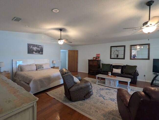 Building Photo - Lakefront Living on Little Lake Geneva – Main Home + Private In-Law Suite!