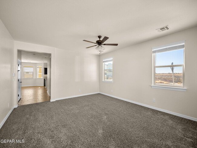 Building Photo - 561 Issa Circle