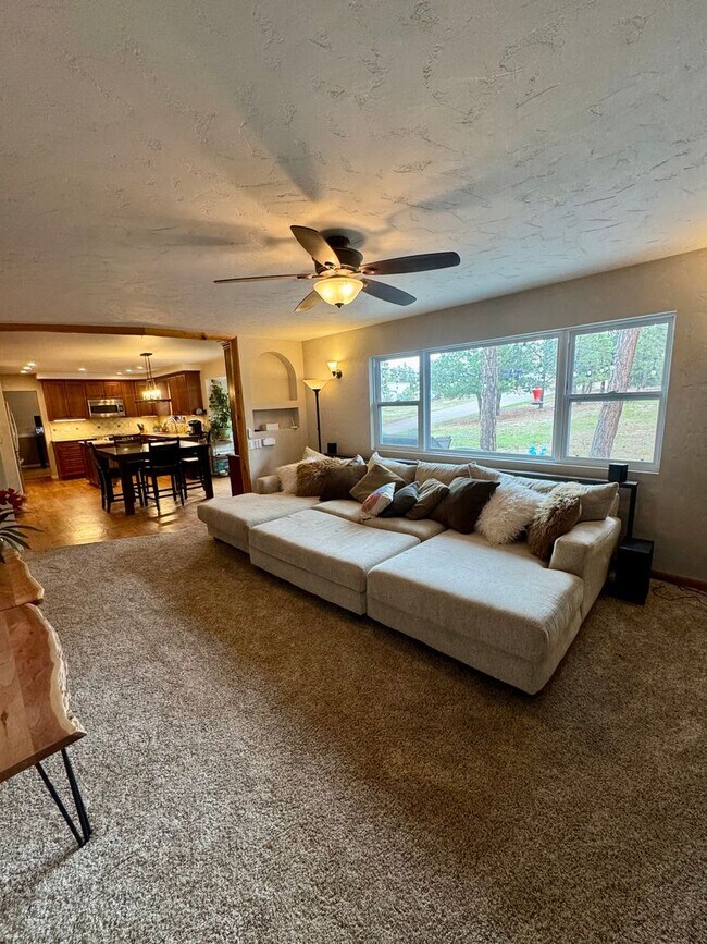 Building Photo - Beautiful home in Black Forest on 2.5 acres