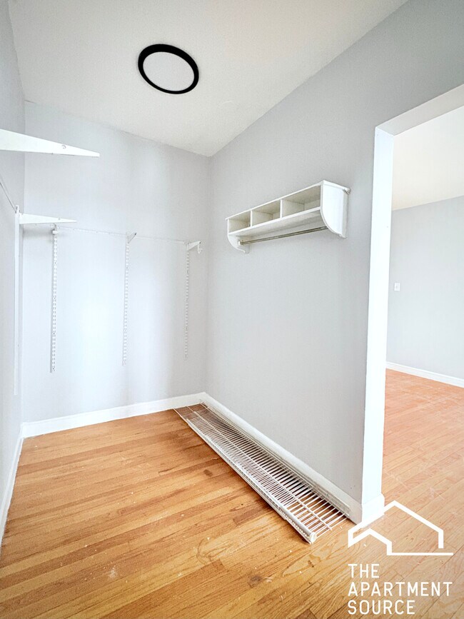 Building Photo - 6226 S Western Ave