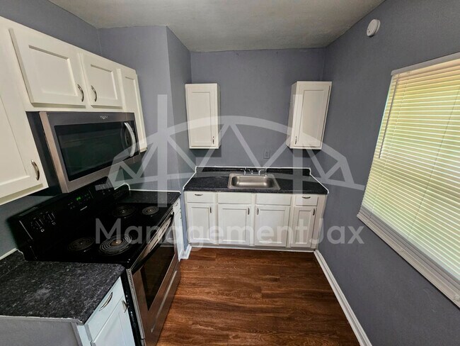 Building Photo - 2534 Aubrey Ave