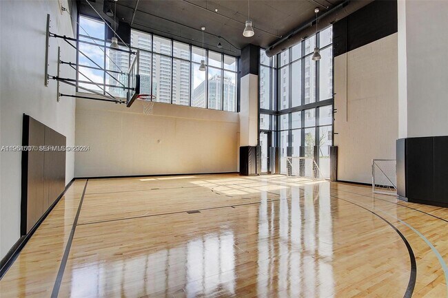 Building Photo - 1010 Brickell Ave