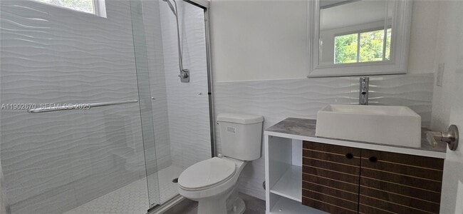 Building Photo - 3823 Thomas Ave