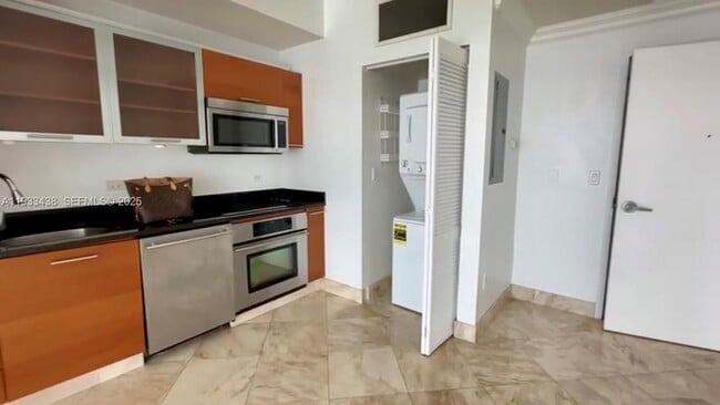 Building Photo - 3470 E Coast Ave