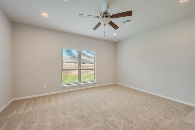 Building Photo - Spacious 4-Bedroom, 3-Bath Home – Over 2,3...