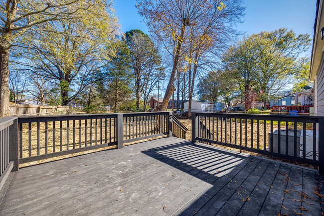 Building Photo - Newly Renovated Rock Hill Home Close to Do...