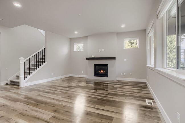 Building Photo - 8516 SW Hamilton Ter