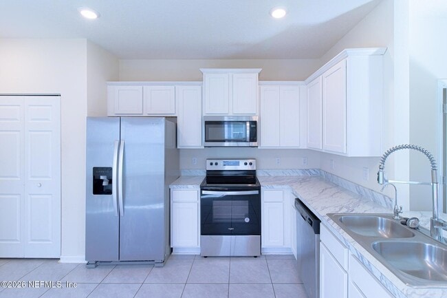 Building Photo - 890 Observatory Pkwy