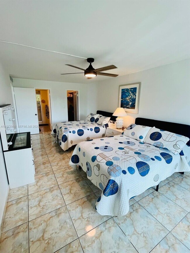 Building Photo - 8233 Harding Ave