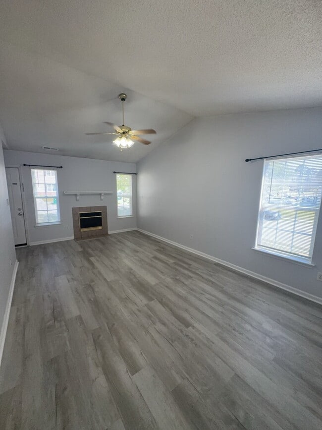 Building Photo - 996 W Pueblo Dr