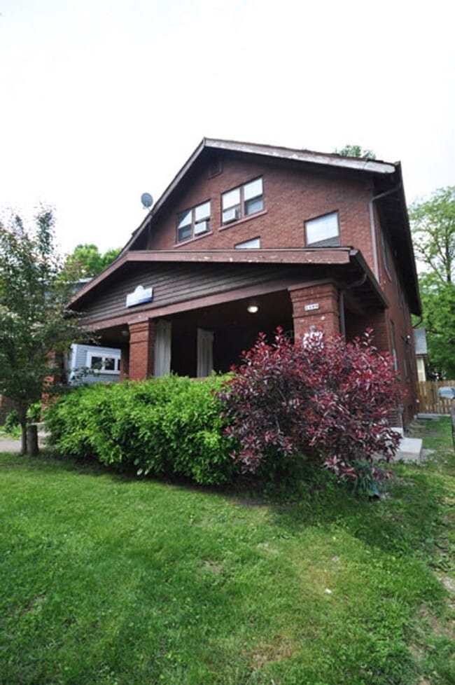 Primary Photo - 1497-1499 Perry Street