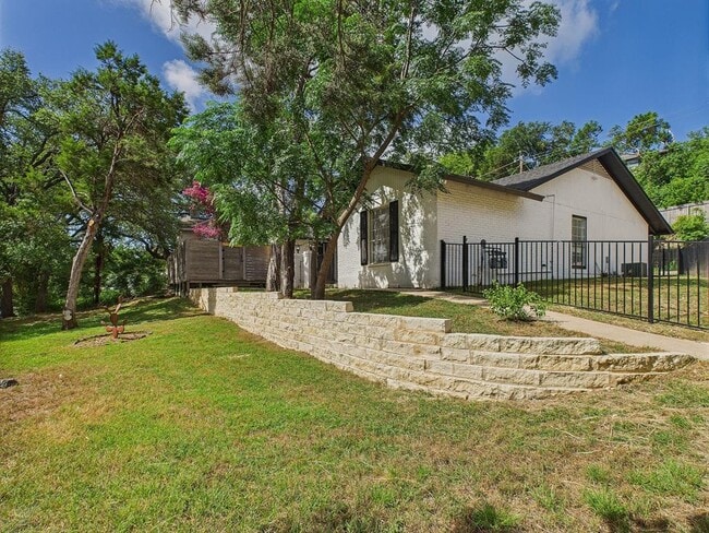 Building Photo - 6108 Shadow Valley Dr