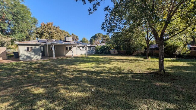 Building Photo - Less Than 1 Mile to ASU! 3 Bed / 2 Bath with Bonus room that can be an office or 4th bedroom!