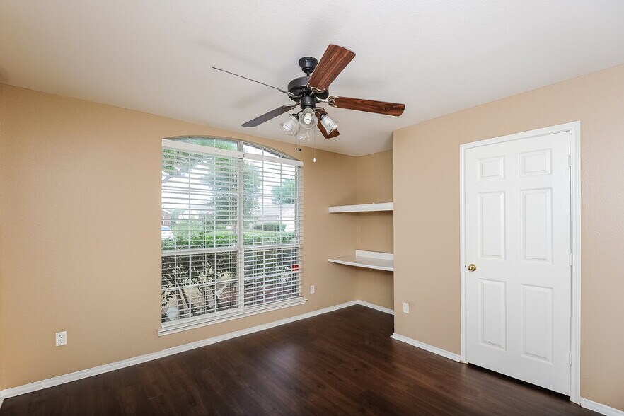 Building Photo - 1626 Redwood Dr
