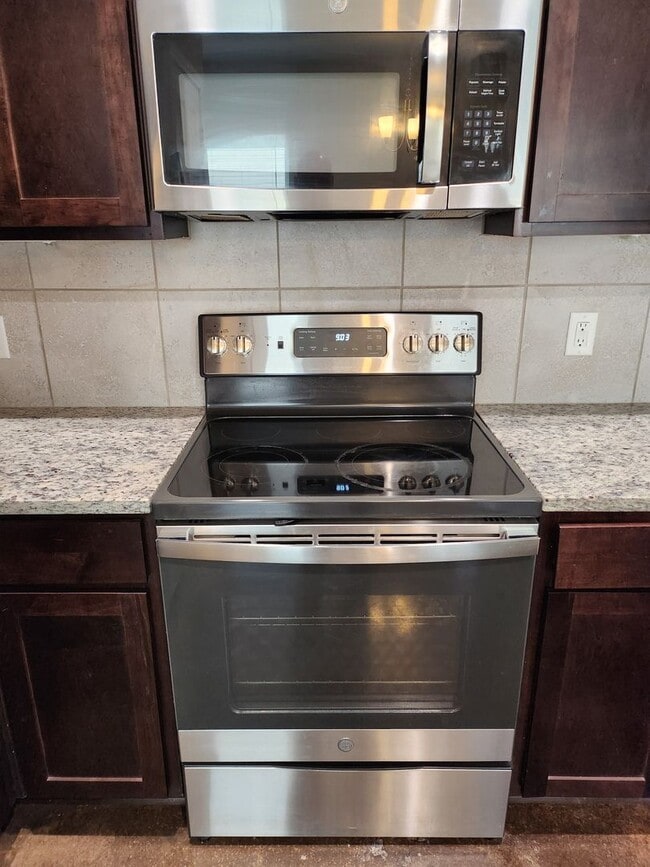 Building Photo - 3bd/2.5ba in Seguin