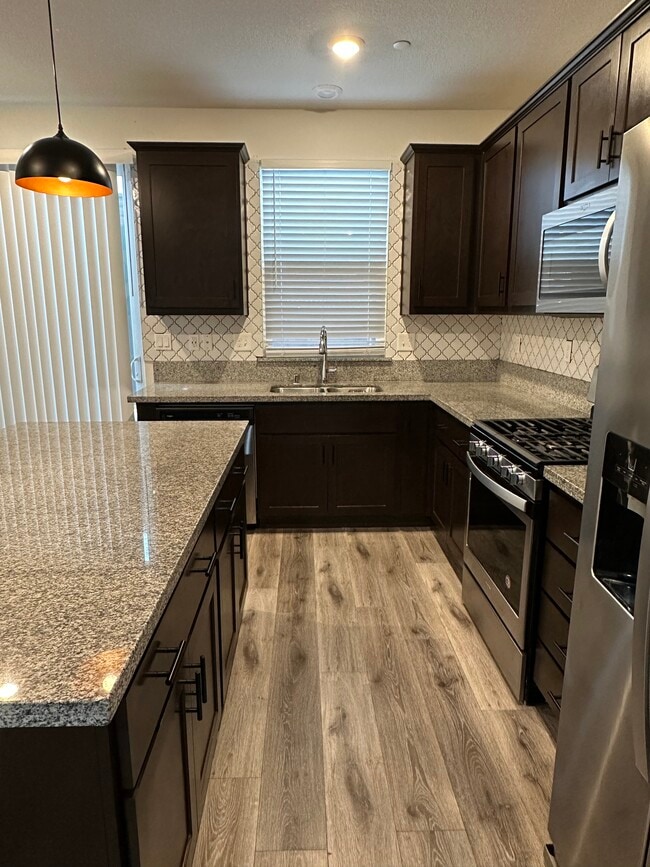 Building Photo - 1113 Greenbrier Dr