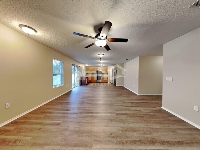 Building Photo - 7271 Wakeview Dr