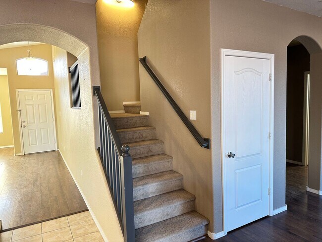 Building Photo - Cabezon Beauty | Large Yard | 2 Living Areas & Upstairs Loft | 1-year Lease | Coming Soon Pre-lea...