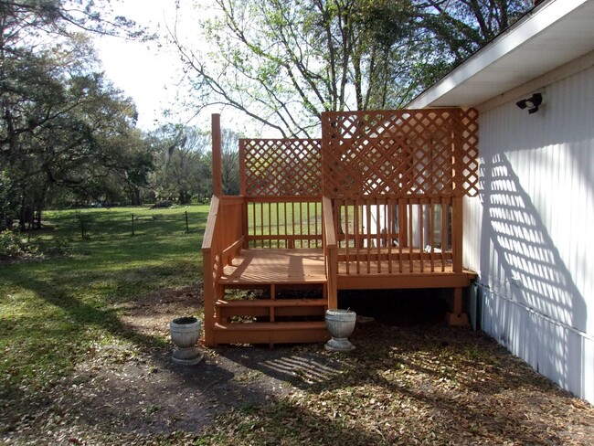 Building Photo - Adorable 2 Bedroom Mobile