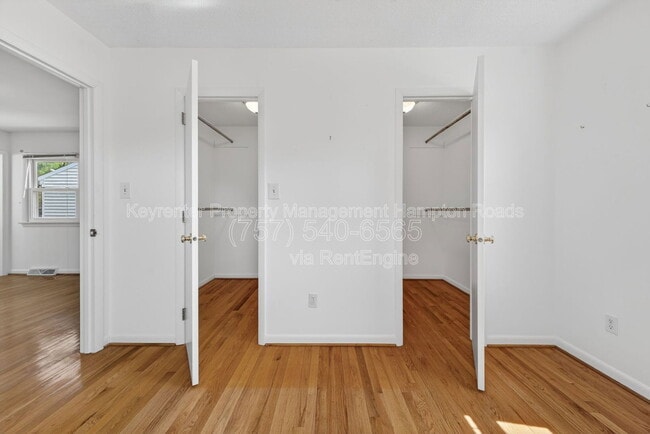 Building Photo - 204 Cleopatra Ct