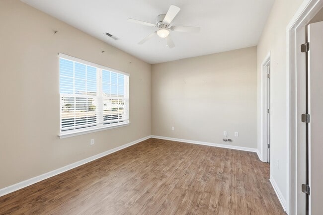 Building Photo - 292 Oak Crest Cir