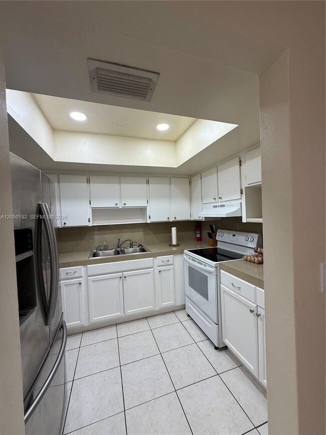 Building Photo - 5431 NW 17th Ct