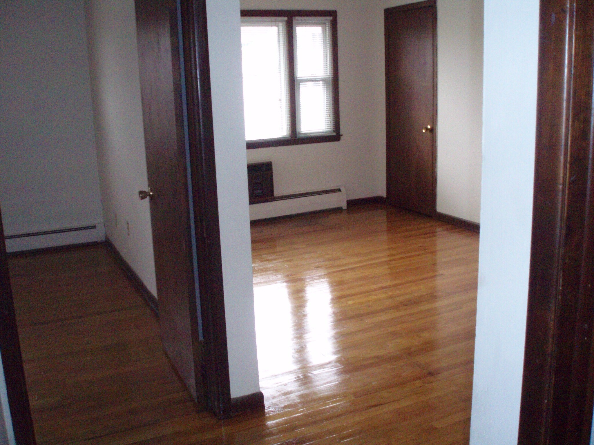 Building Photo - 372 Park St