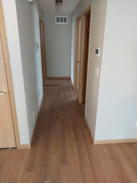 Building Photo - 493 Wellsleyglen Dr