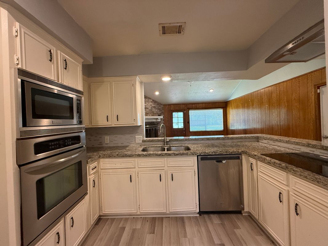 Building Photo - 422 Gamewood Dr