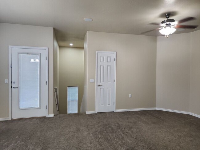 Building Photo - Cedar Crossings Townhome