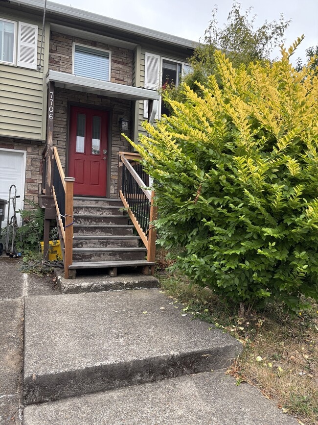 Building Photo - 7706 SE 104th Ave