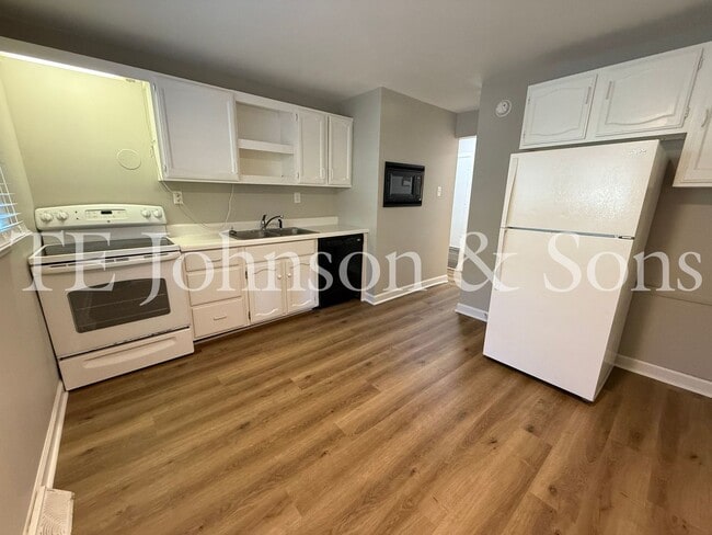 Building Photo - Charming 2 Bedroom Home with Basement & Modern Updates in Winston-Salem