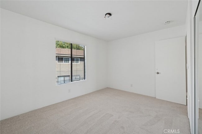 Building Photo - 82 Streamwood