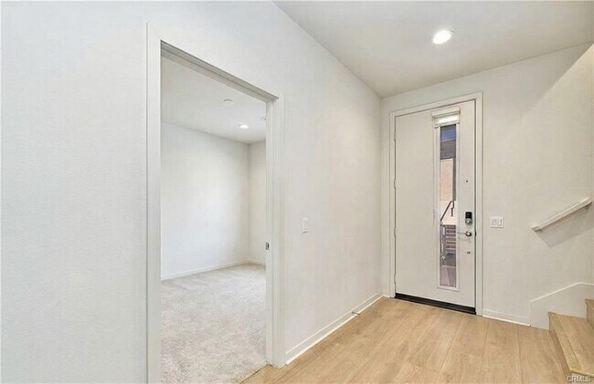 Building Photo - 126 Novel