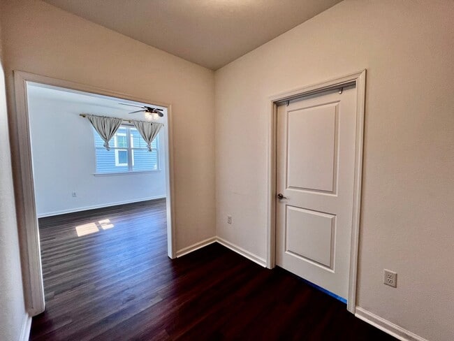 Building Photo - Luxurious 2-Bed Home with Gourmet Kitchen ...