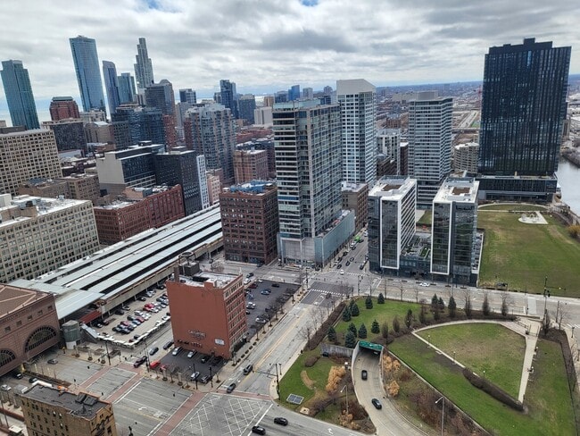 Building Photo - 235 W Van Buren St