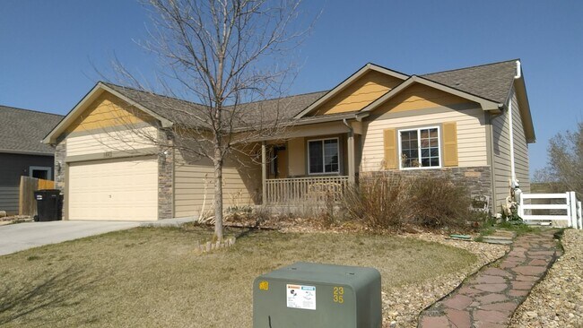 Building Photo - Great Home in West Greeley