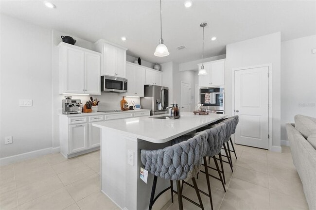 Building Photo - 14031 Crimson Ave