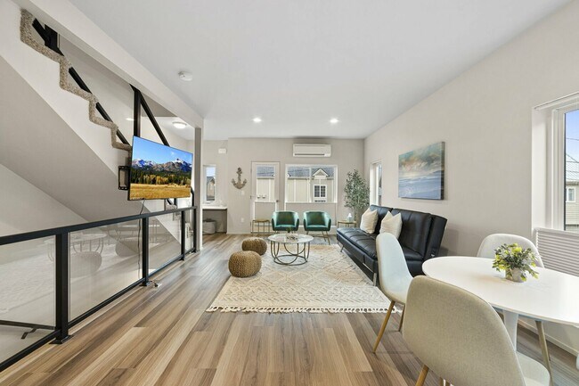 Building Photo - 910 21st St