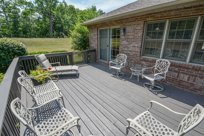 Building Photo - 808 S Silverwood Rd