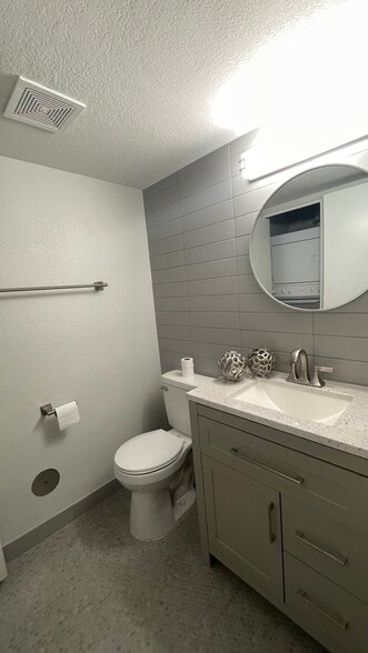 Building Photo - 8625 E Belleview Pl